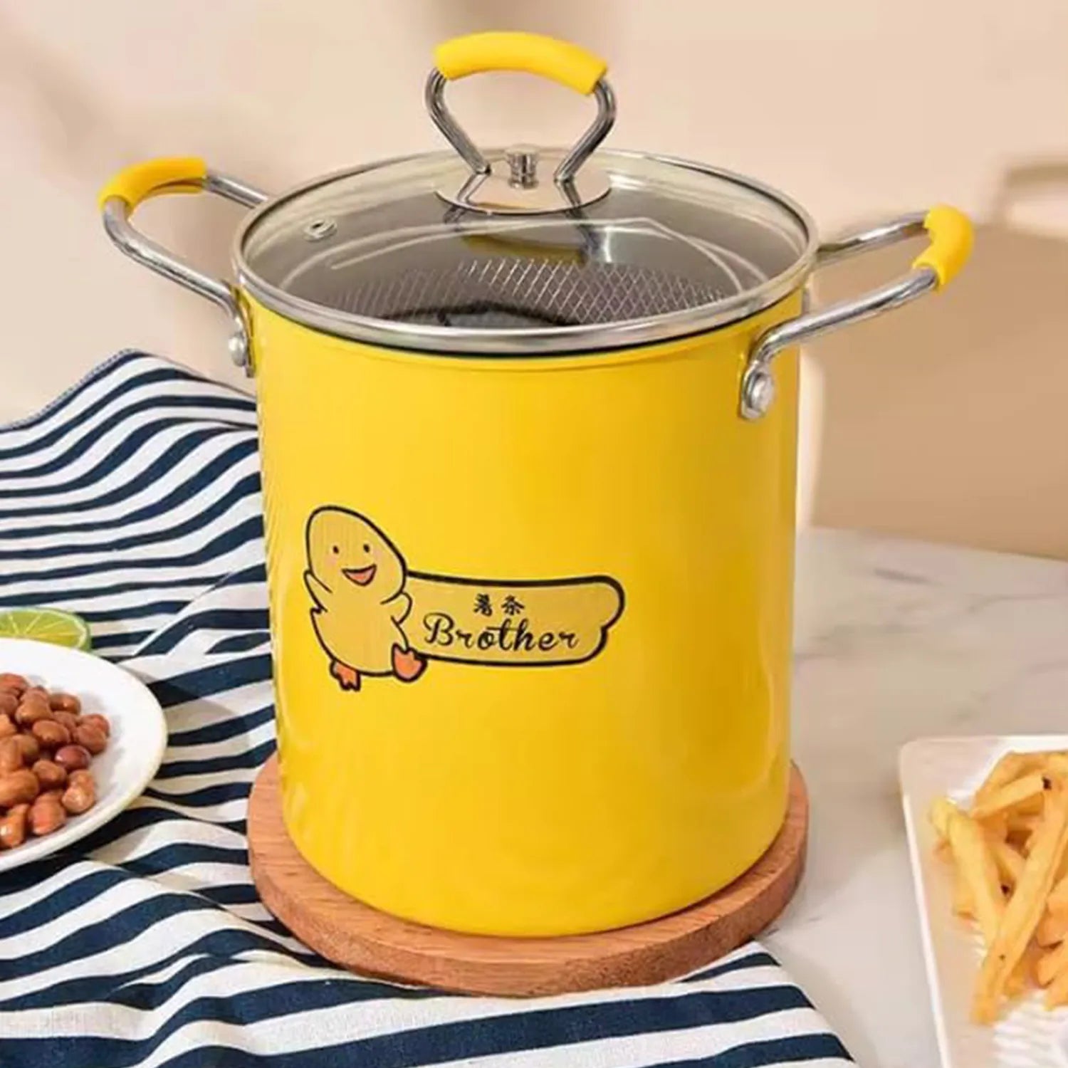 Duck Shaped Skillet with Basket - Set consists of a frying pan, durable heat-resistant glass lid, wire basket for frying,