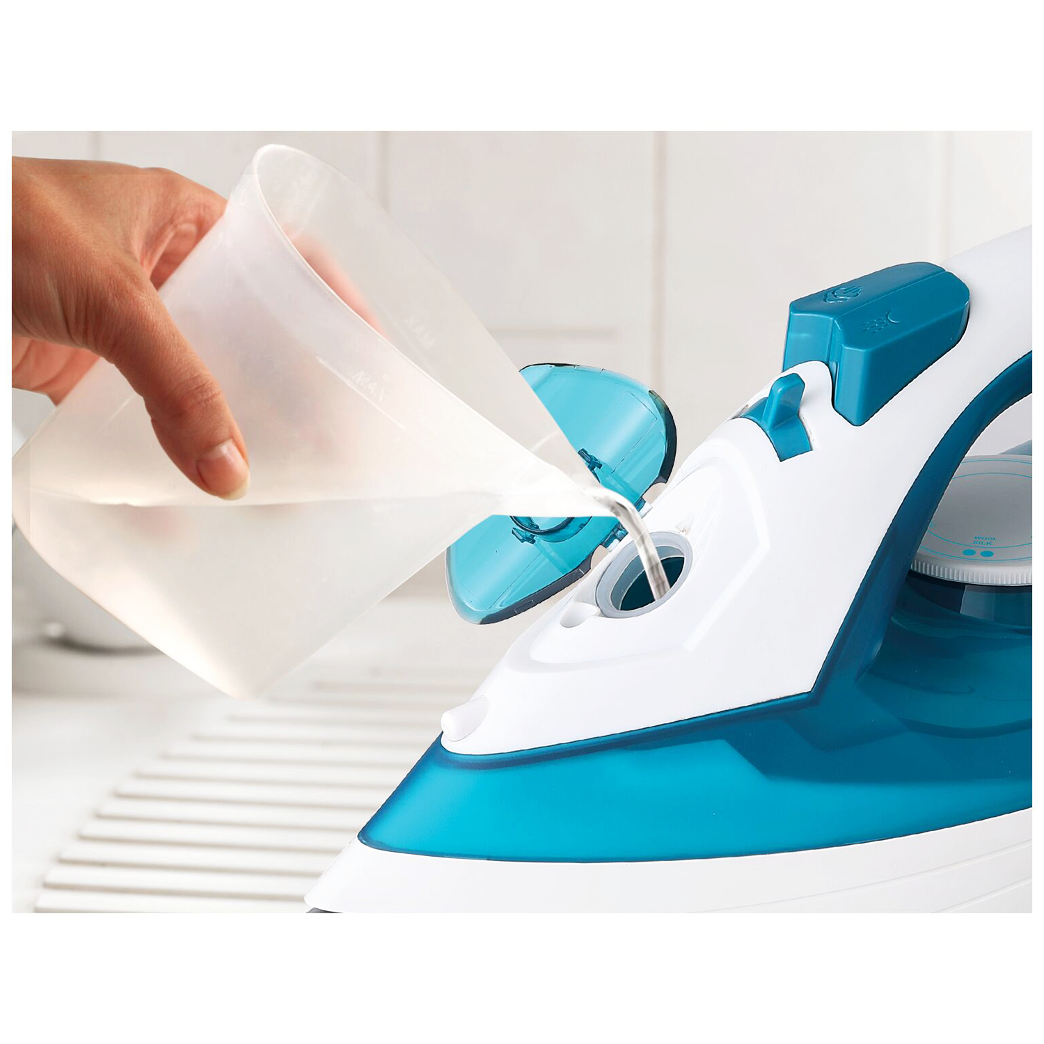 Black & Decker Steam Iron, 2000  Watt, • X1575