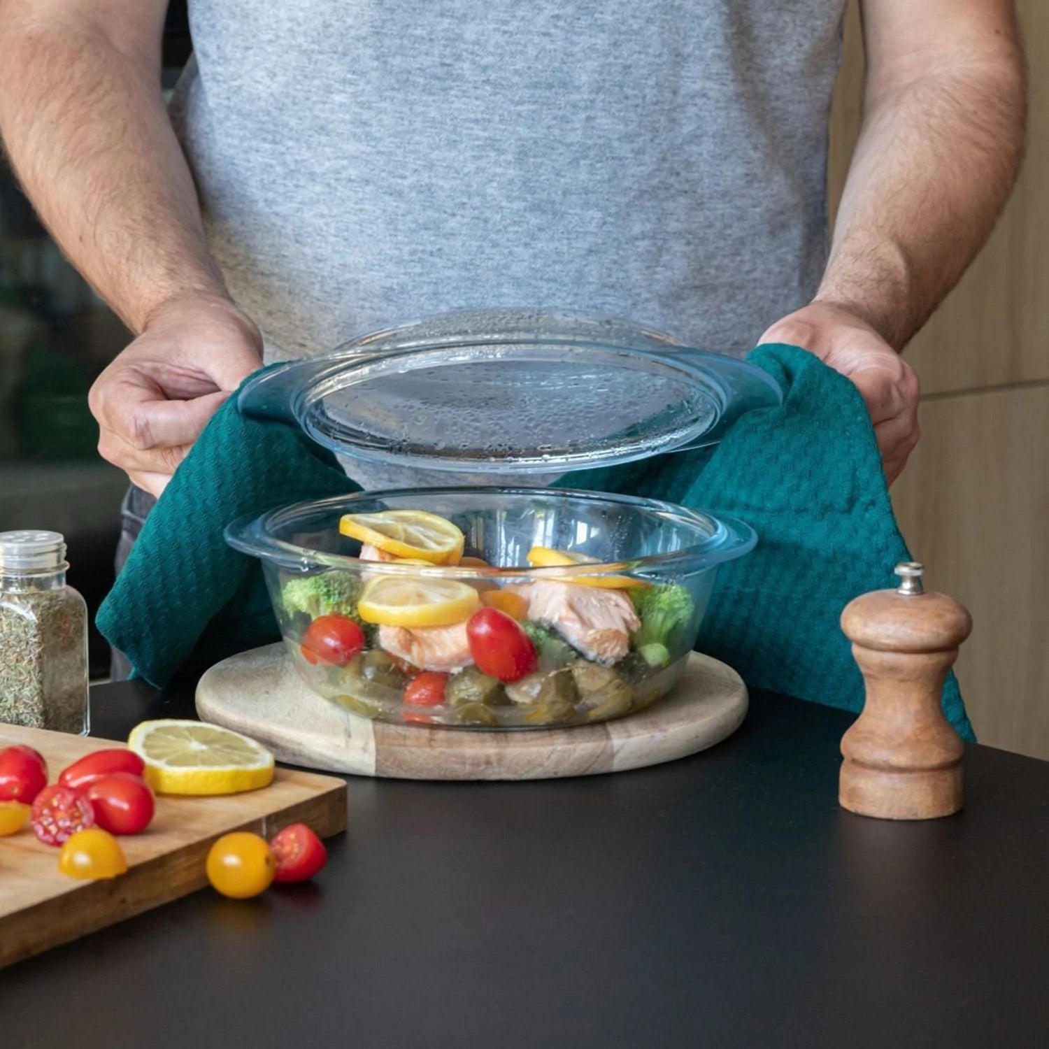 Pyrex - Round Pot, 2.1L, With Lid, Essentials